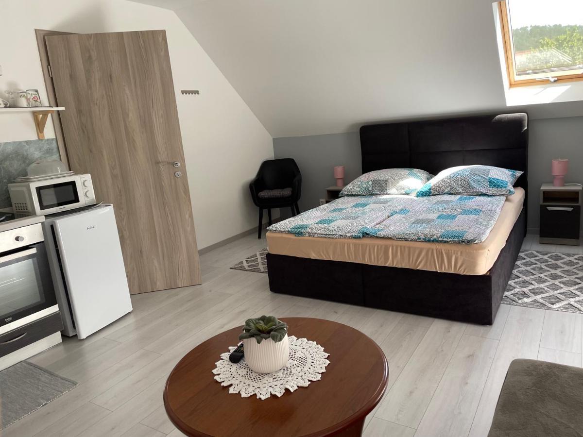 Jasmin Apartment House Vonyarcvashegy Extérieur photo
